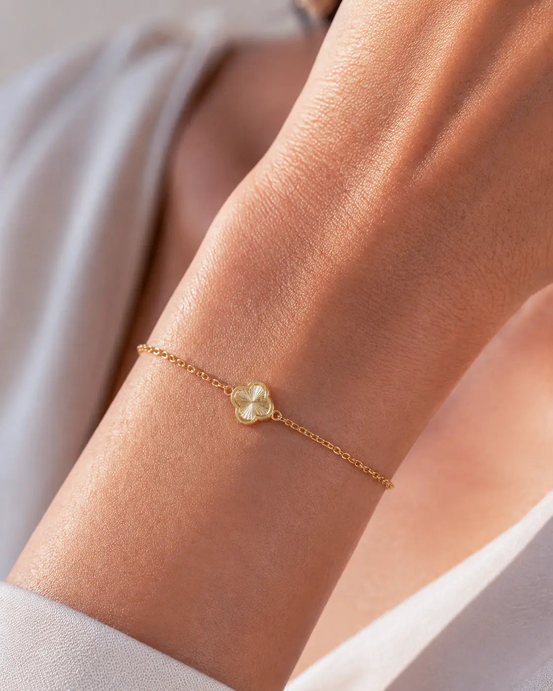 Solena Bloom Armband 375 Echtgold – Kleeblatt Armband mit Sonnenstrahlen Design Suzan Gold