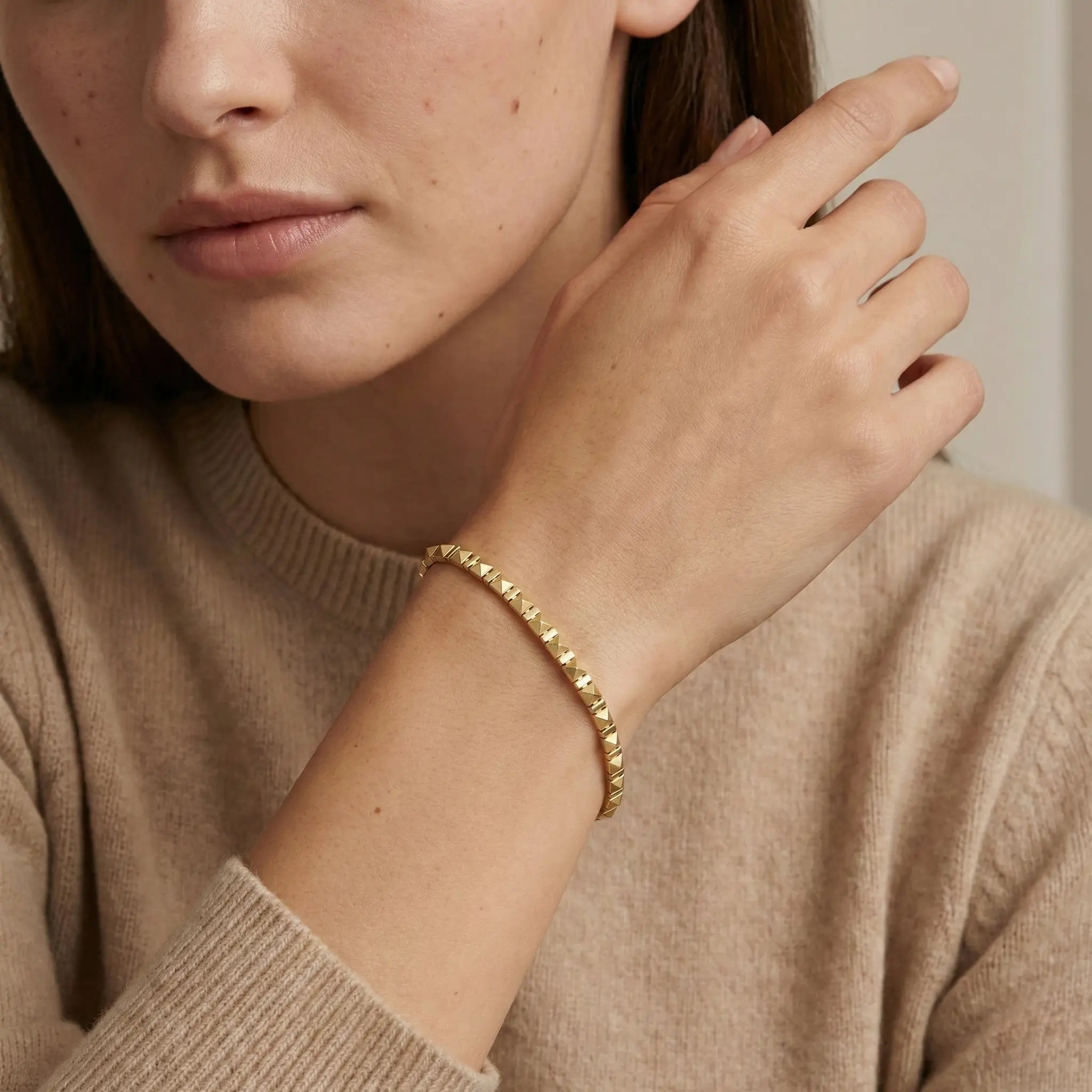 Pyramidelle Chain – 375 Echtgold Armband mit facettierten Pyramiden - Gliedern - Suzan GoldArmbänder