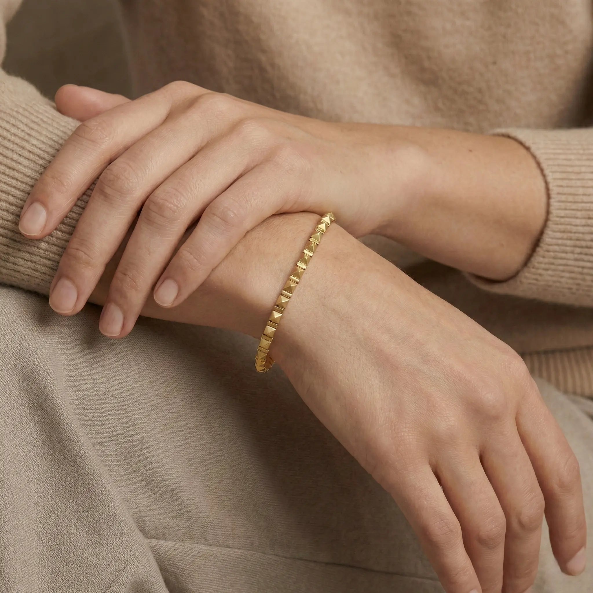 Pyramidelle Chain – 375 Echtgold Armband mit facettierten Pyramiden - Gliedern - Suzan GoldArmbänder