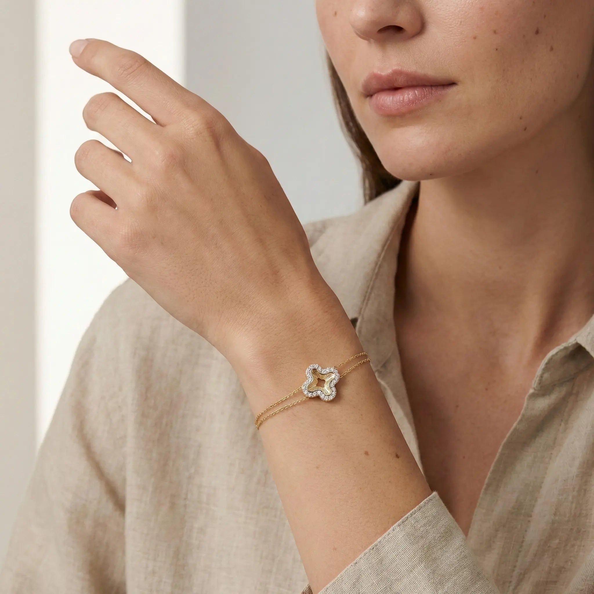 CloveraShine – 375 Echtgold Armband mit Kleeblatt Zirkonia - Suzan GoldArmbänder