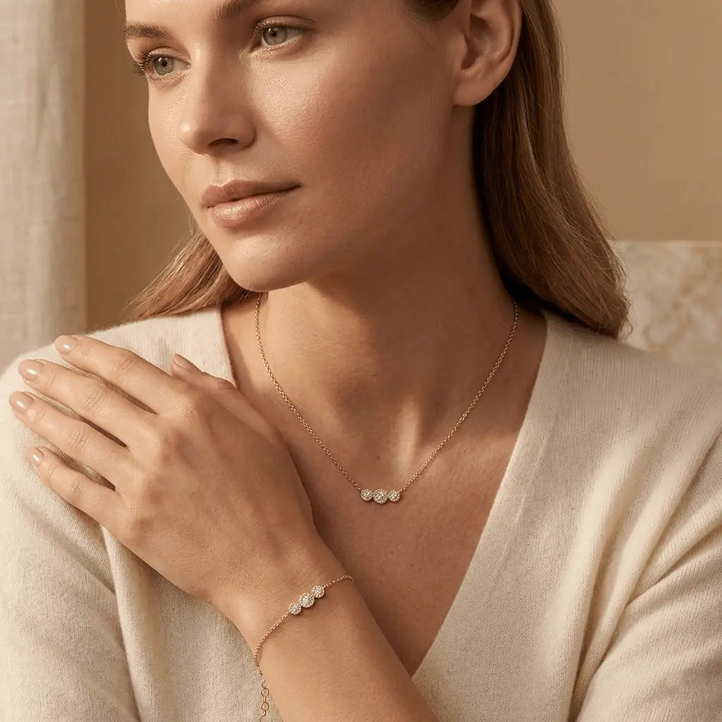 Triluna – Vergoldetes 925 Silber Schmuckset mit drei Zirkonia - Elementen, Halskette & Armband - Suzan Gold