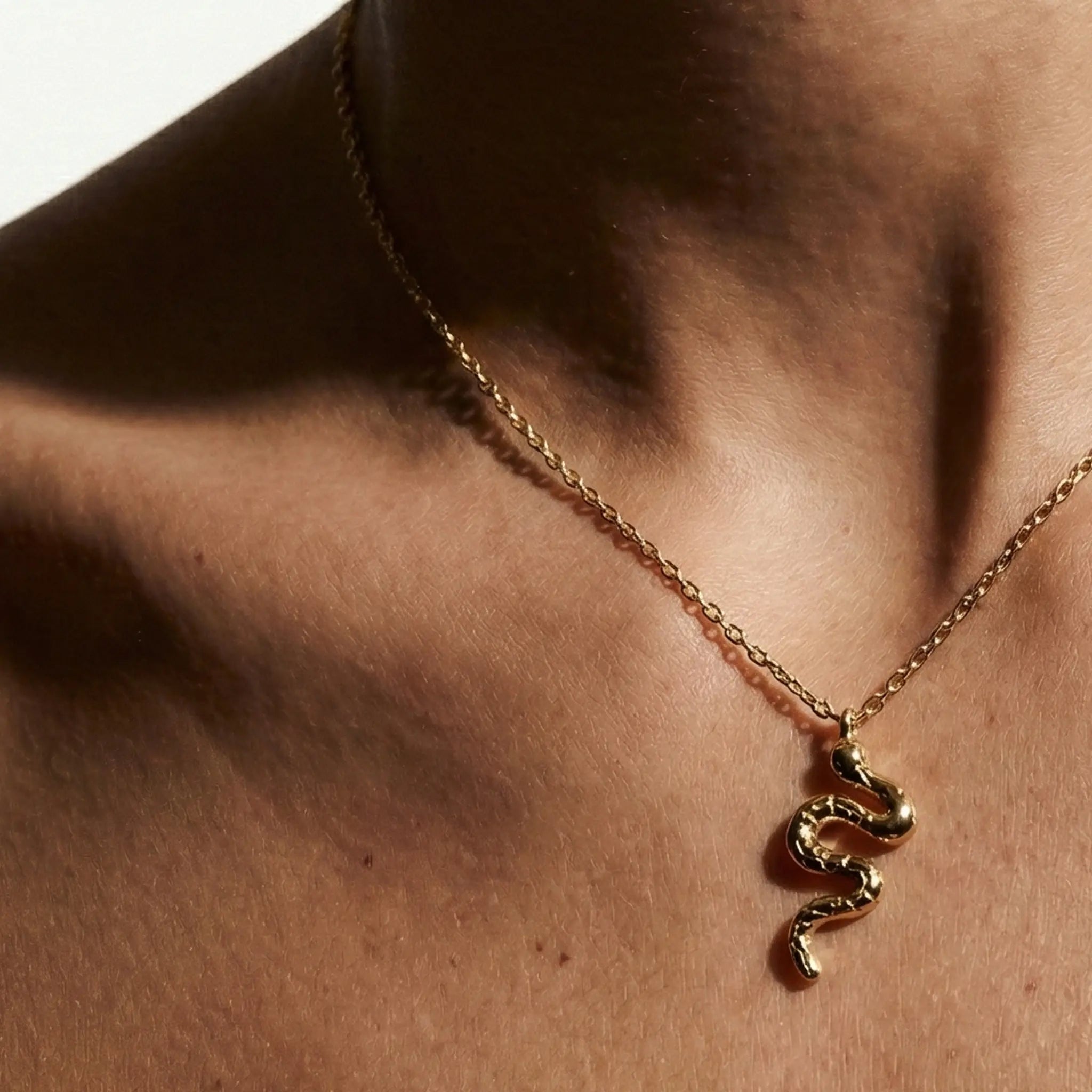 Serpentina Aura – 375 Echtgold Kette mit Schlangenanhänger - Suzan GoldHalskette