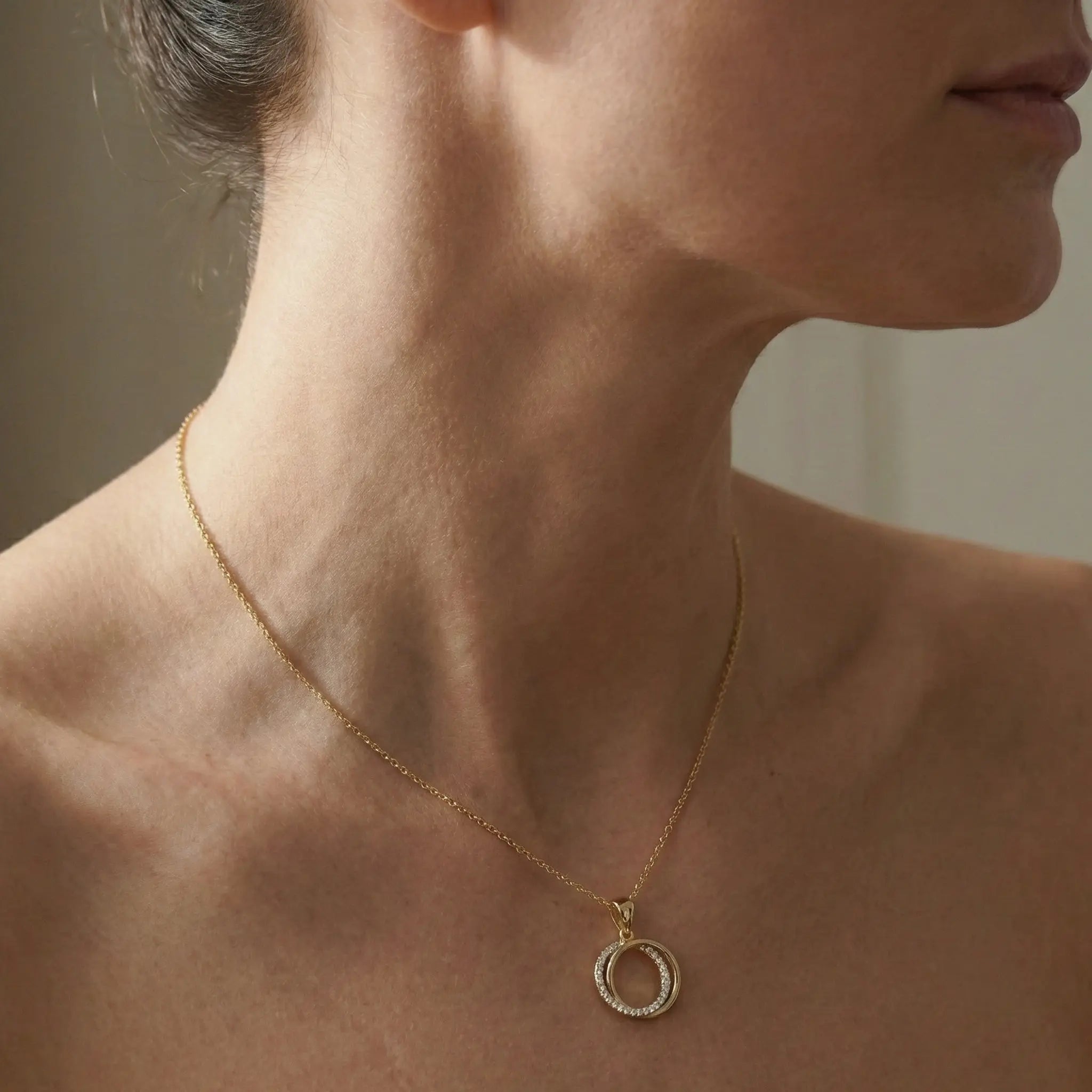 Ciréline Halo – 375 Echtgold Halskette mit offenem Kreis & Zirkonia - Suzan GoldHalskette