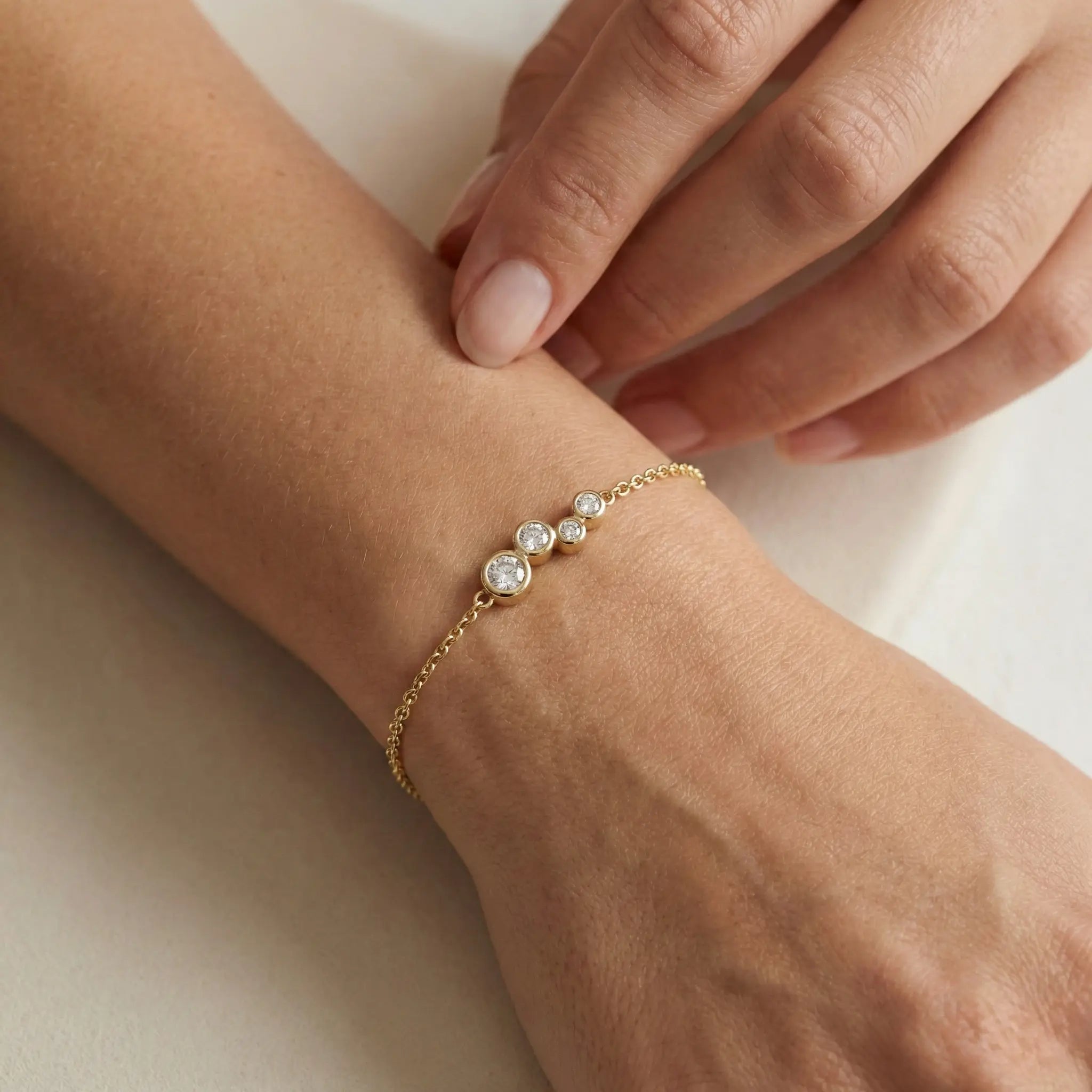 TriLume Spark – 375 Echtgold Armband mit 3 Zirkonia - Suzan GoldArmbänder