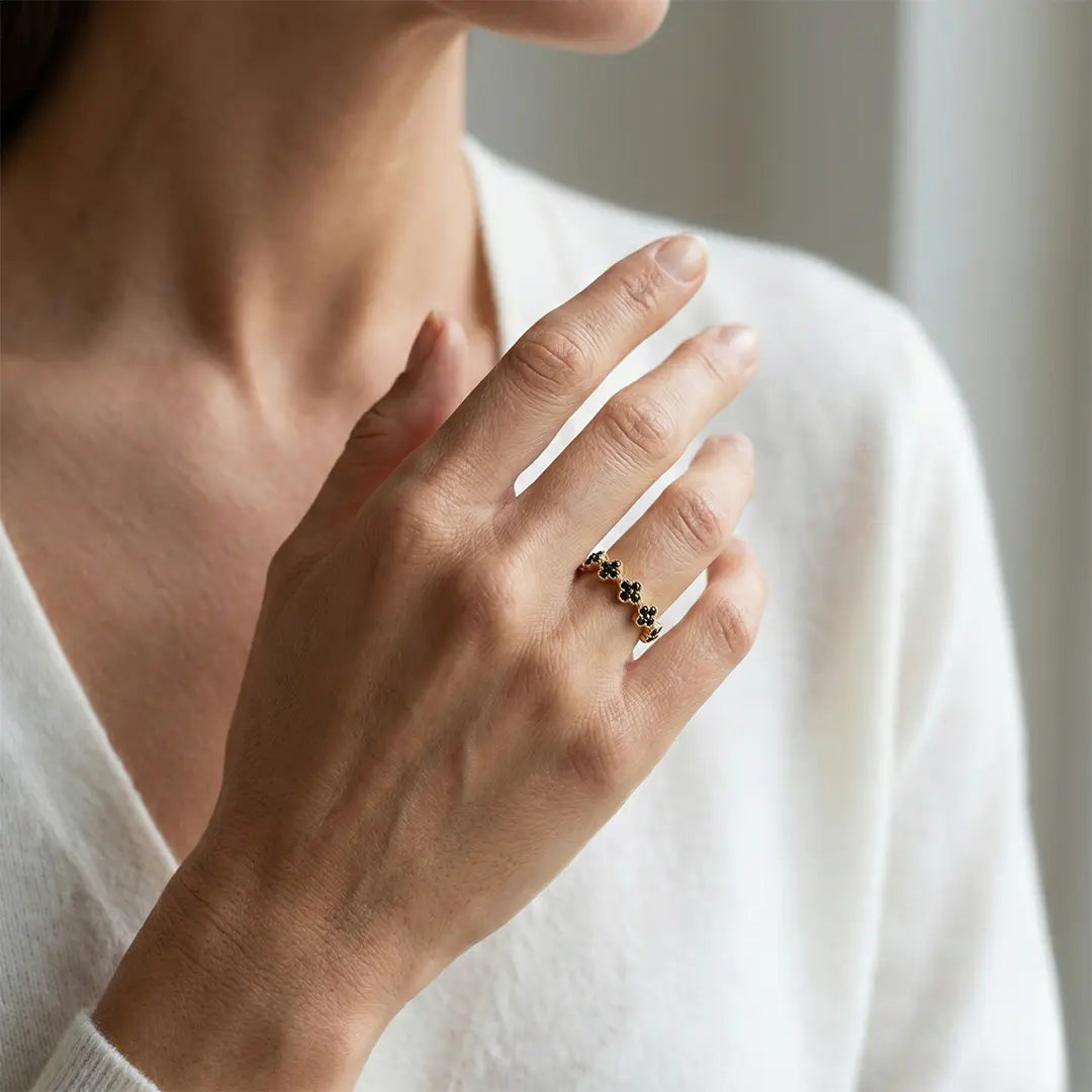 Noir Clover – 375 Echtgold Ring mit schwarzen Zirkonia - Suzan GoldRing
