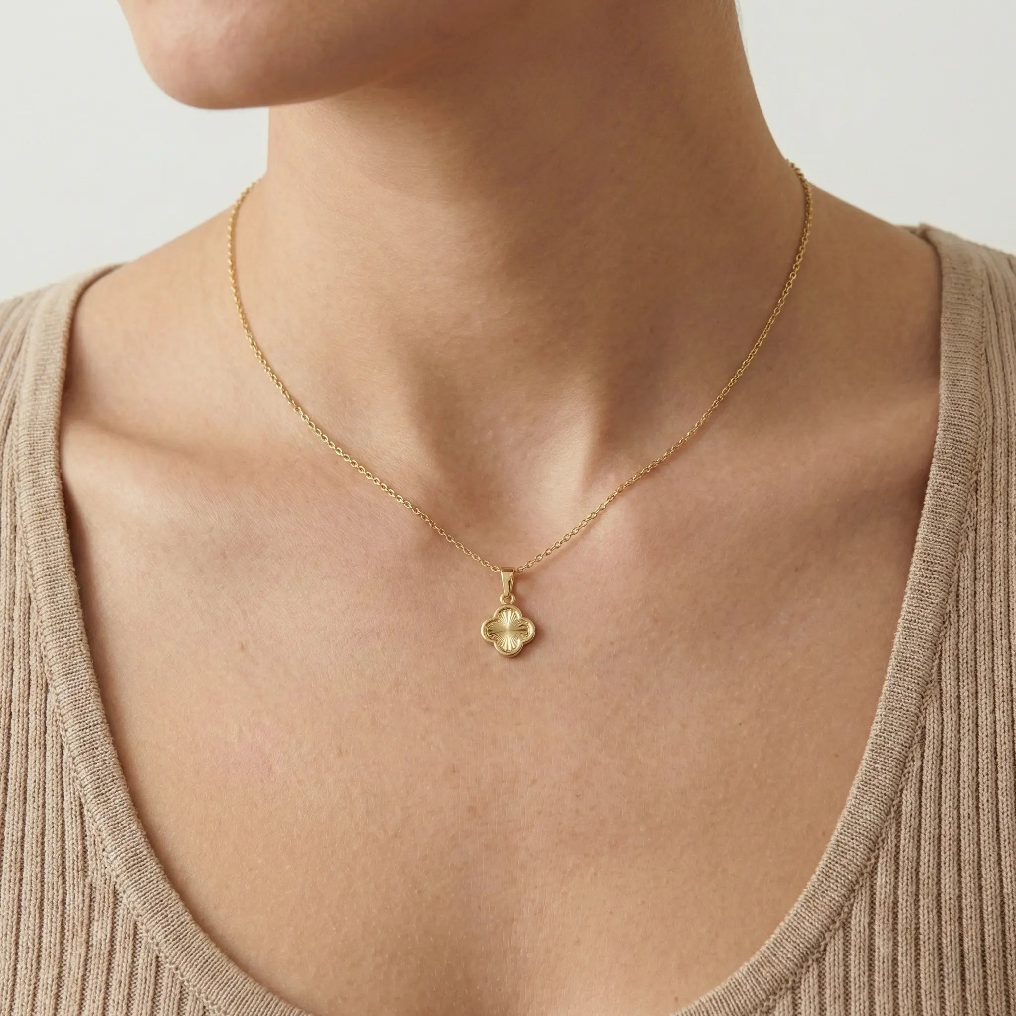 Clover Spark – 375 Echtgold Kette mit Kleeblatt Anhänger - Suzan GoldHalskette