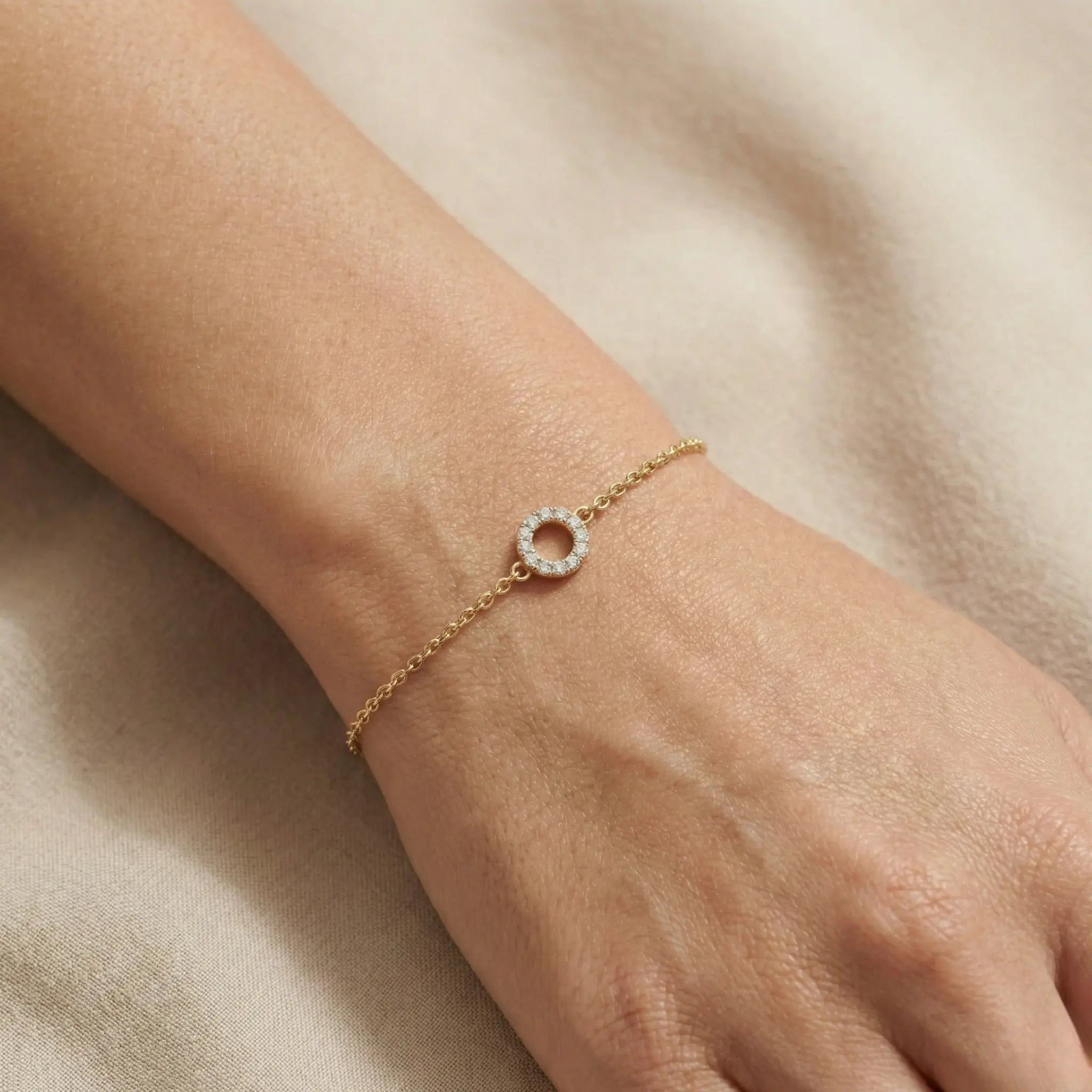 Cirena Spark – 375 Echtgold Armband mit Zirkonia Kreis Anhänger - Suzan GoldArmbänder