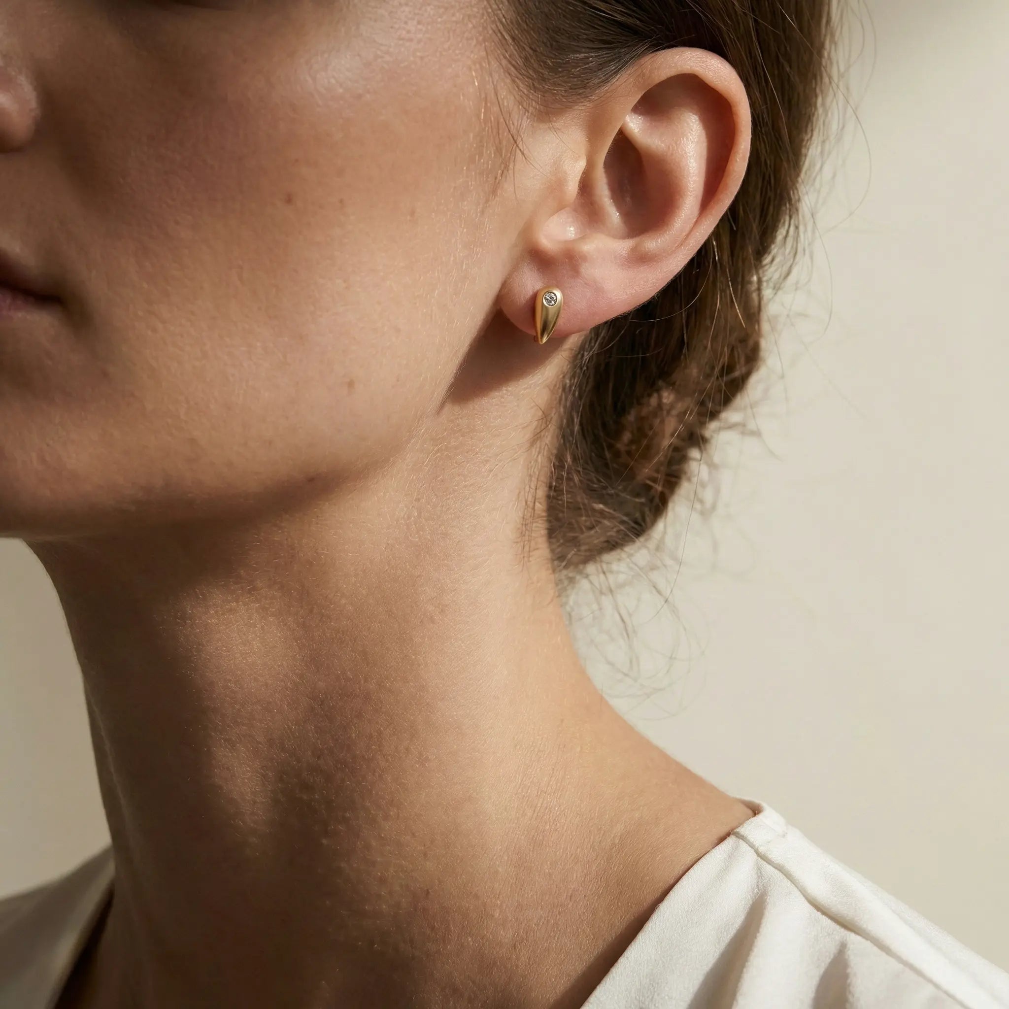 Teardrop Glow – 375 Echtgold Ohrstecker mit Zirkonia - Suzan Gold