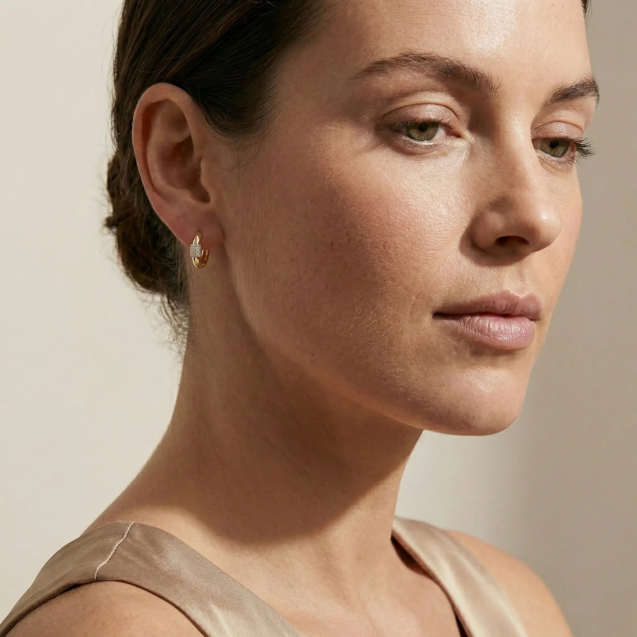 Lunara Bold – 375 Echtgold Creolen mit Zirkonia Element - Suzan GoldOhrringe