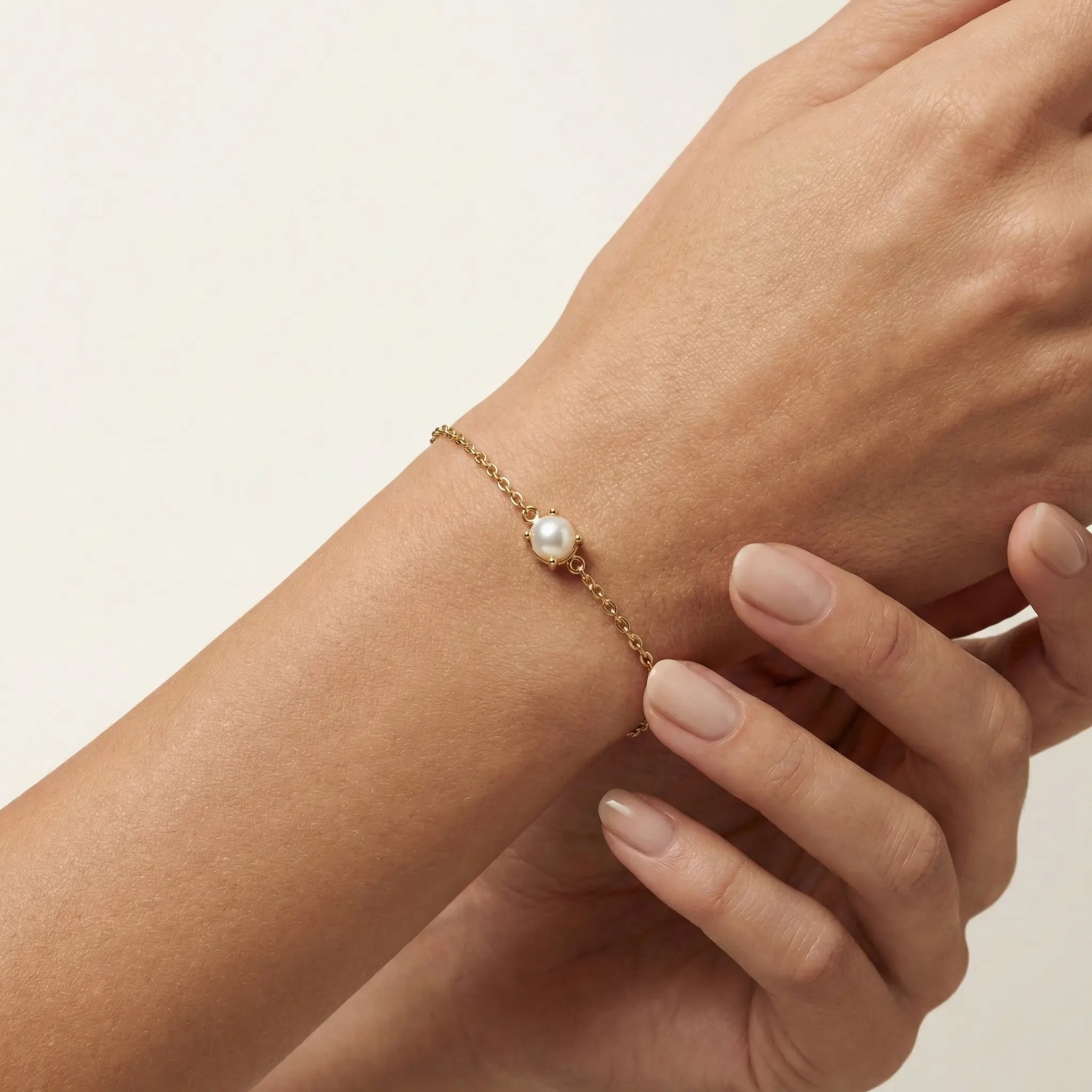 PearlLune Grace – 375 Echtgold Armband mit Süßwasserperle - Suzan GoldArmbänder