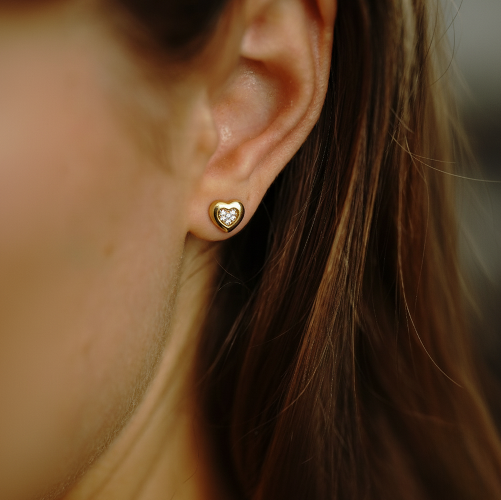 Heartglow – Zarte Herz-Ohrstecker aus 925 Silber mit Zirkonia