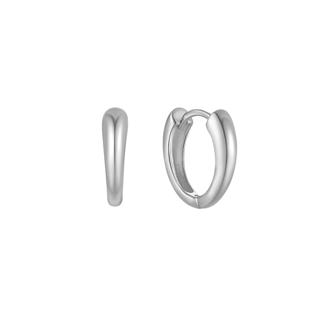 Shapeline Huggies-Creolen aus 925 Silber, kleine ovale Creolen für Damen, eleganter minimalistischer Schmuck.