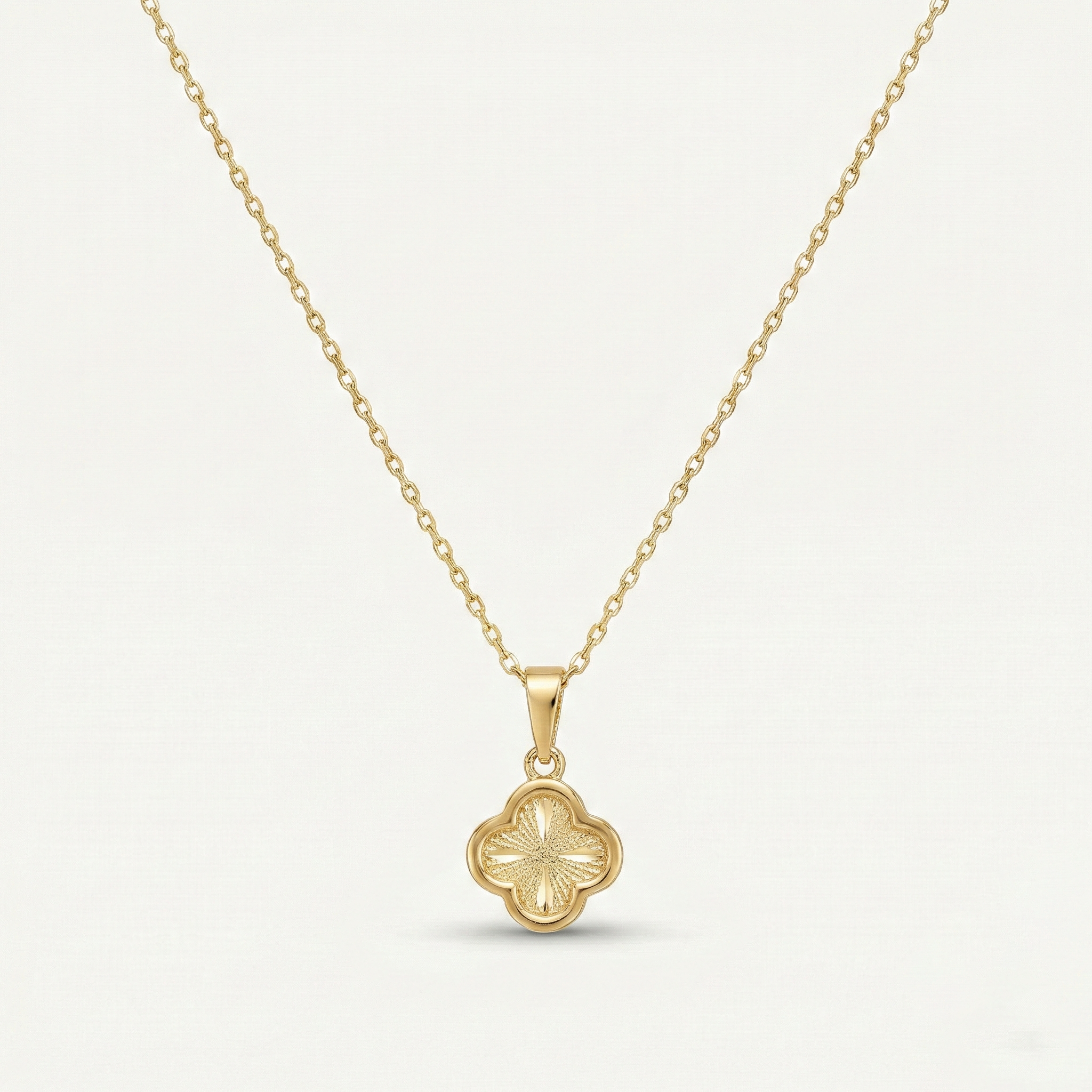 Clover Spark – 375 Echtgold Kette mit Kleeblatt Anhänger