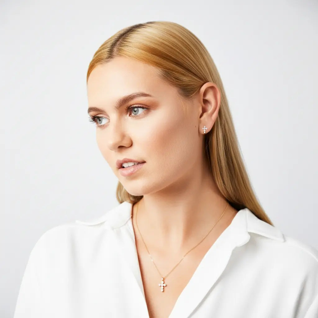 God’s Favorite – Echtgold Kreuzkette mit Zirkonia & passenden Ohrsteckern Suzan Gold
