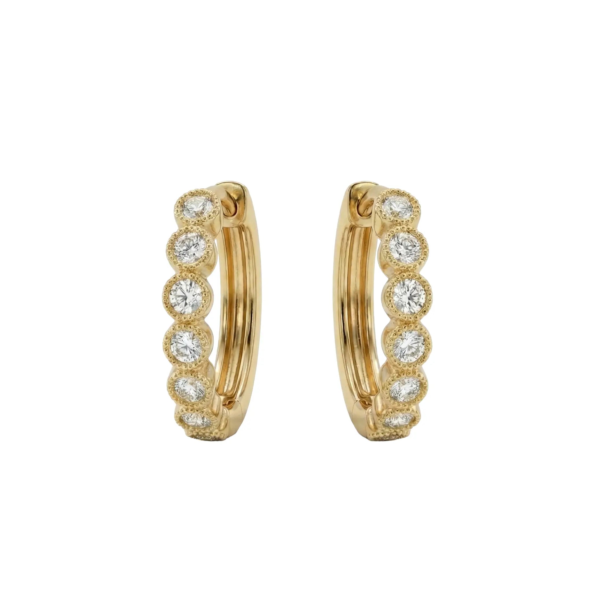 Aurélia Spark Creolen 375 Echtgold funkelnde Zirkonia Creolen elegante Goldohrringe luxuriöser Schmuck zeitlose Hoop Ohrringe minimalistischer Alltagsschmuck Geschenk für sie glamouröse Creolen