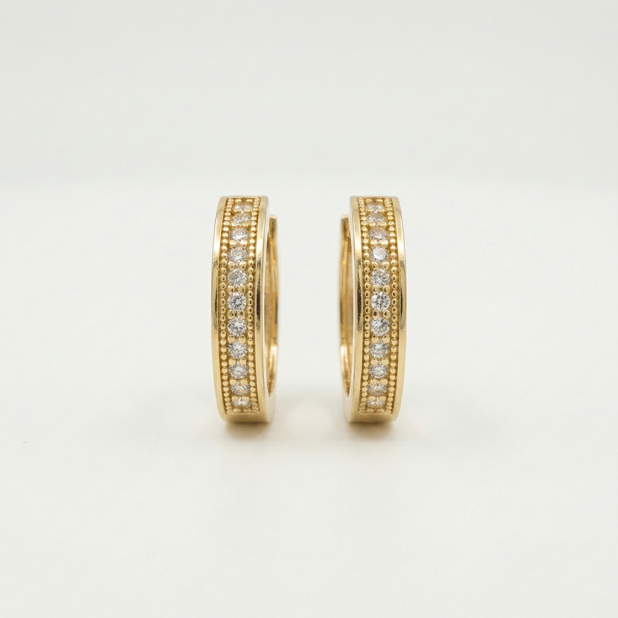 Aurélion Pavé – 375 Echtgold Creolen mit Zirkonia Pavé