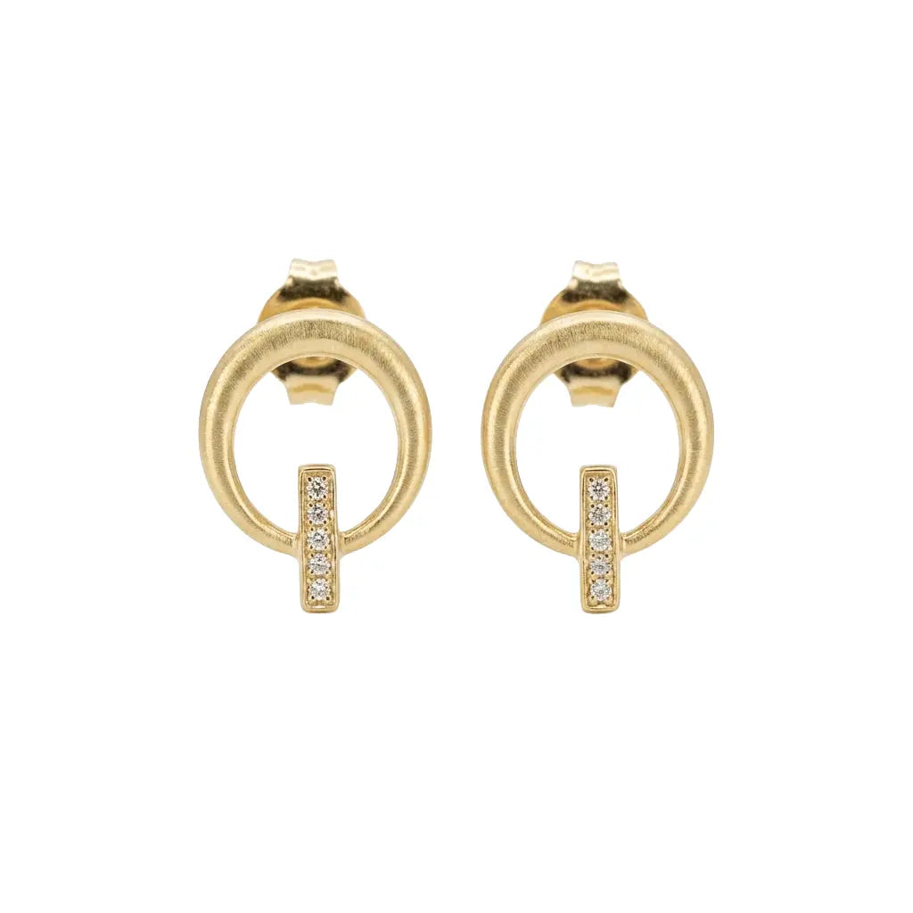 Circlessence Bar Ohrringe aus 375 Gelbgold mit Zirkonia, filigrane Ohrstecker für Damen, eleganter zeitloser Schmuck.