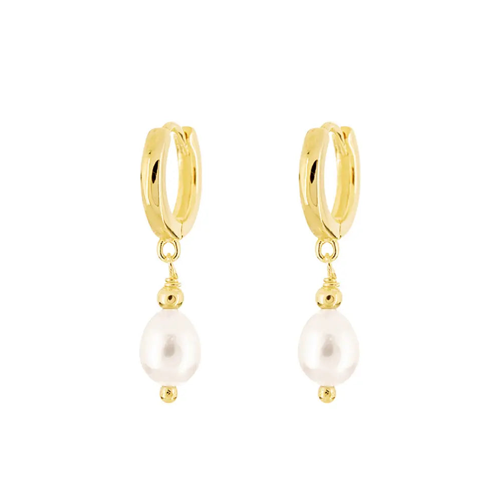 Pearldrop Gold Huggies-Creolen aus 925 Silber vergoldet mit Perle, kleine Creolen mit Perlen-Anhänger für Damen, eleganter zeitloser Schmuck.