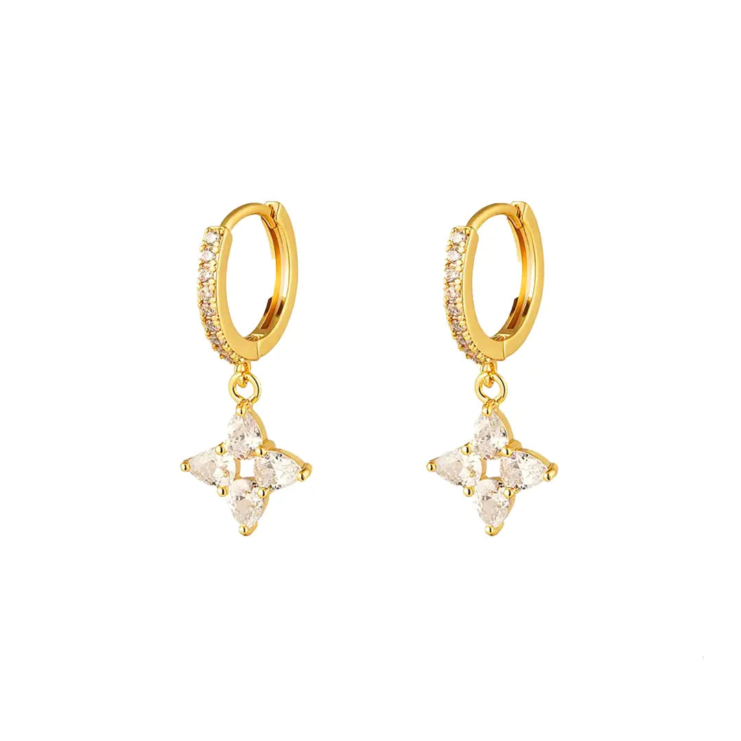 Stellaria Huggies-Creolen aus 925 Silber vergoldet mit Zirkonia, kleine Creolen mit sternförmigem Blüten-Anhänger für Damen, eleganter funkelnder Schmuck.