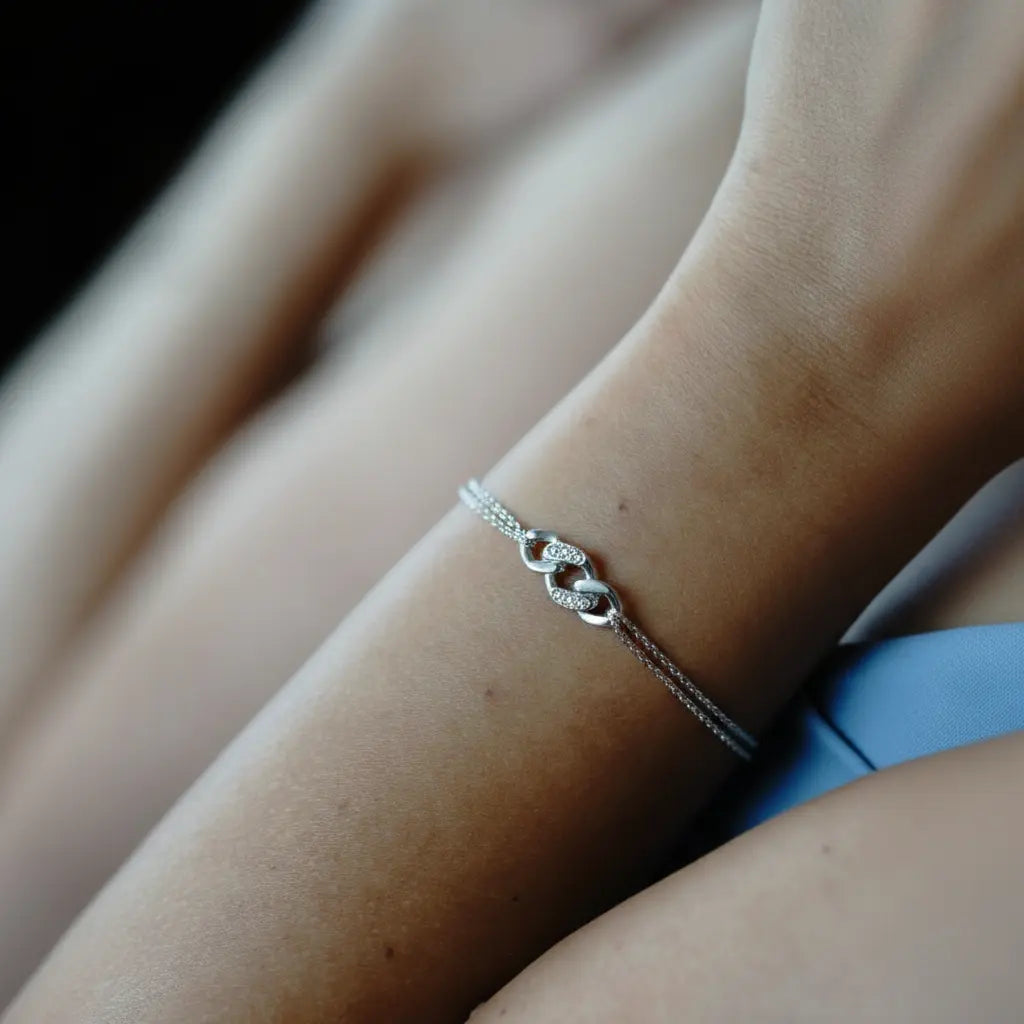 InfinityTwist – Zierliches Gliederarmband aus 925er Silber Suzan Gold