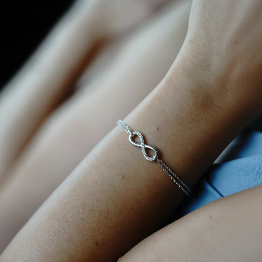 Eternelle – Zartes Armband mit Unendlichkeitszeichen aus 925 Silber Suzan Gold