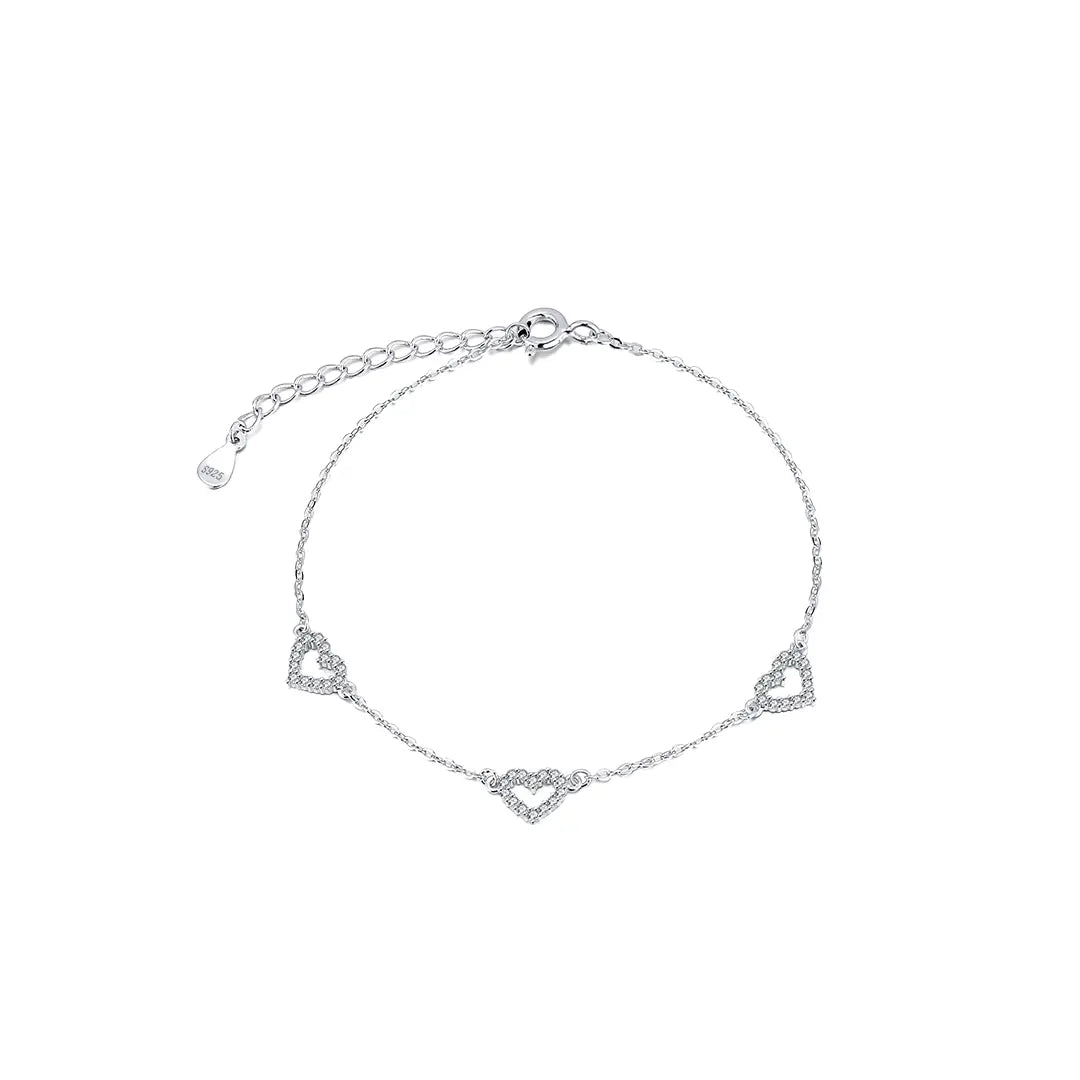 Heartlane Armband aus 925 Silber mit Zirkonia, filigranes Armband mit drei Herz-Elementen für Damen, romantischer Schmuck.
