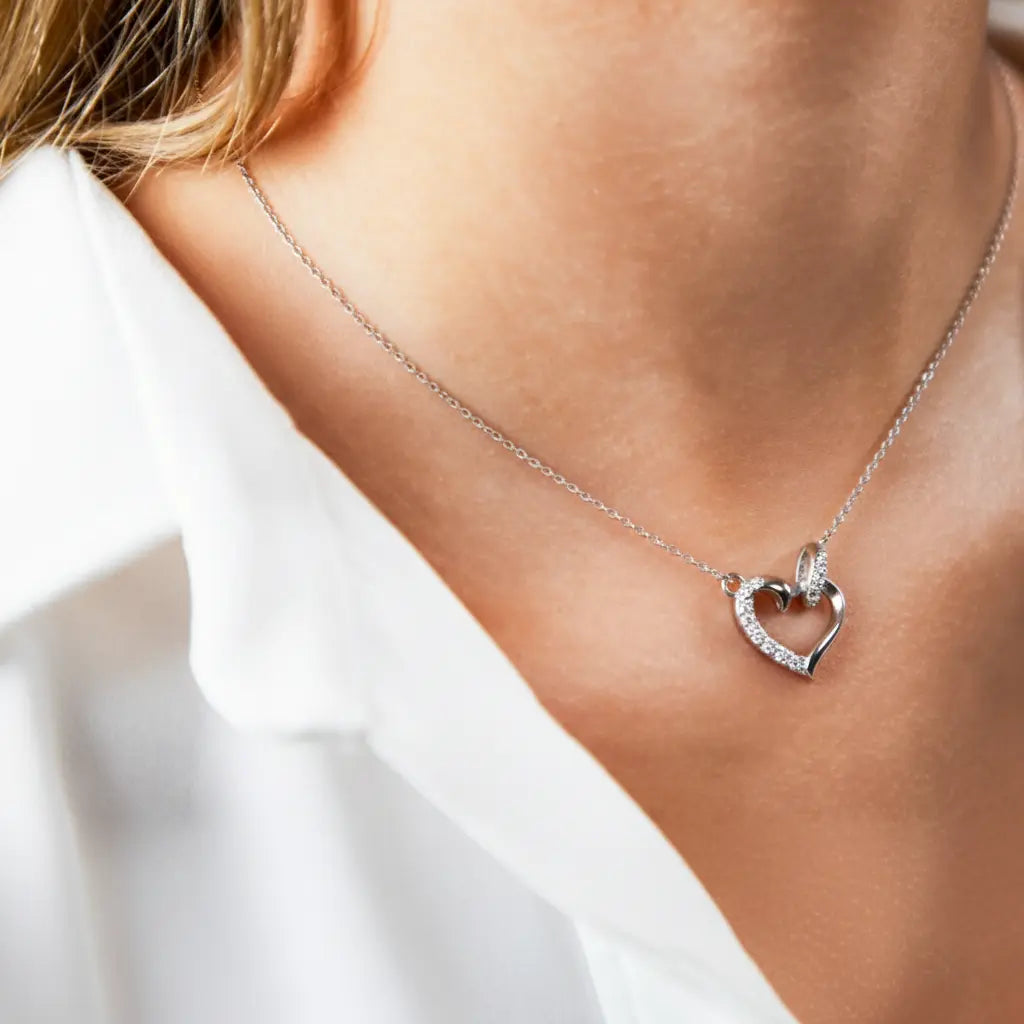Heartlace – Zarte Herz-Halskette aus 925er Silber mit Zirkonia Suzan Gold