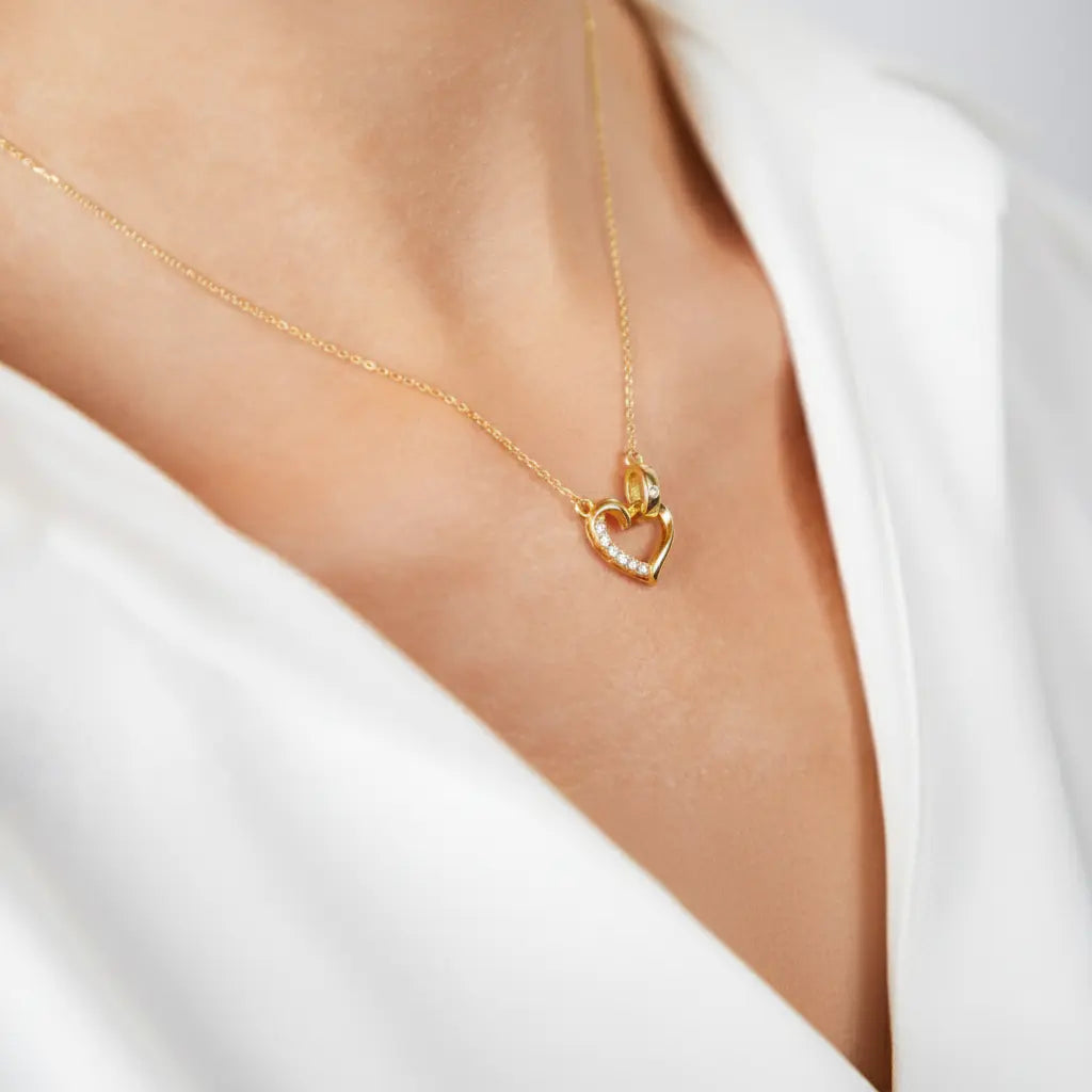 Heartlace – Zarte Herz-Halskette aus 925er Silber mit Zirkonia Suzan Gold