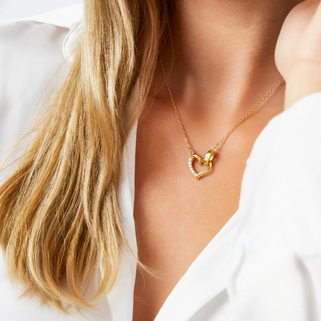 Heartlace – Zarte Herz-Halskette aus 925er Silber mit Zirkonia Suzan Gold