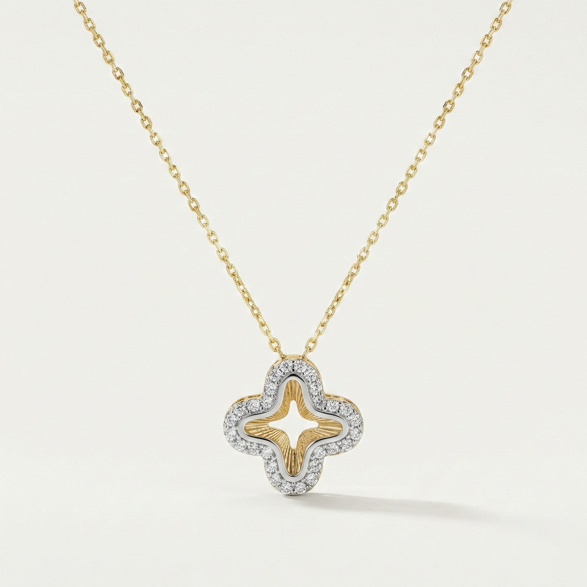 Veloria Clover – 375 Echtgold Halskette mit Kleeblatt Zirkonia Anhänger