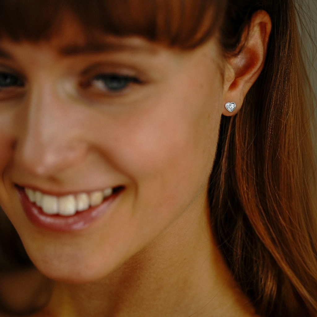 Liora – Herz Ohrstecker aus 925 Silber mit Zirkonia