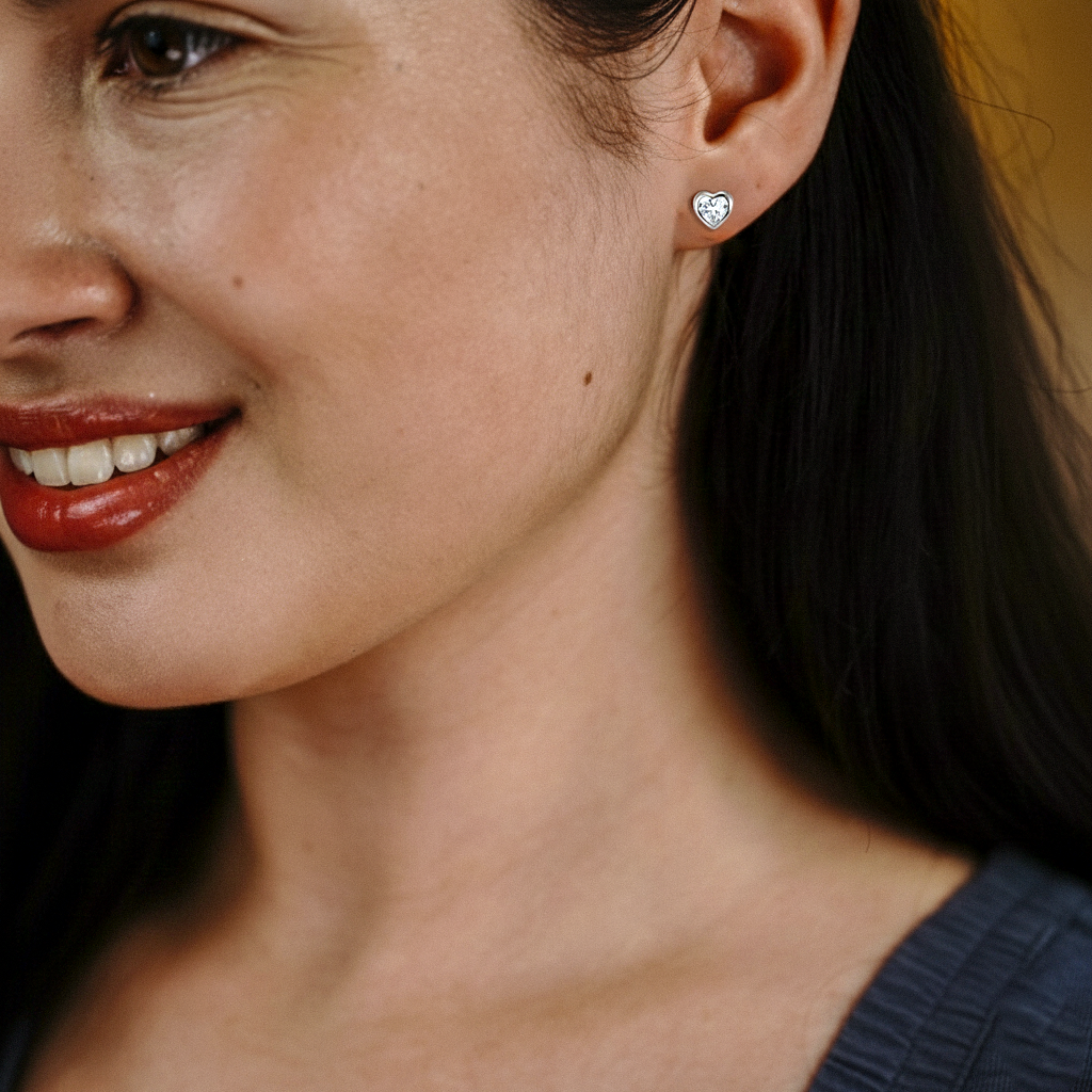 Liora – Herz Ohrstecker aus 925 Silber mit Zirkonia
