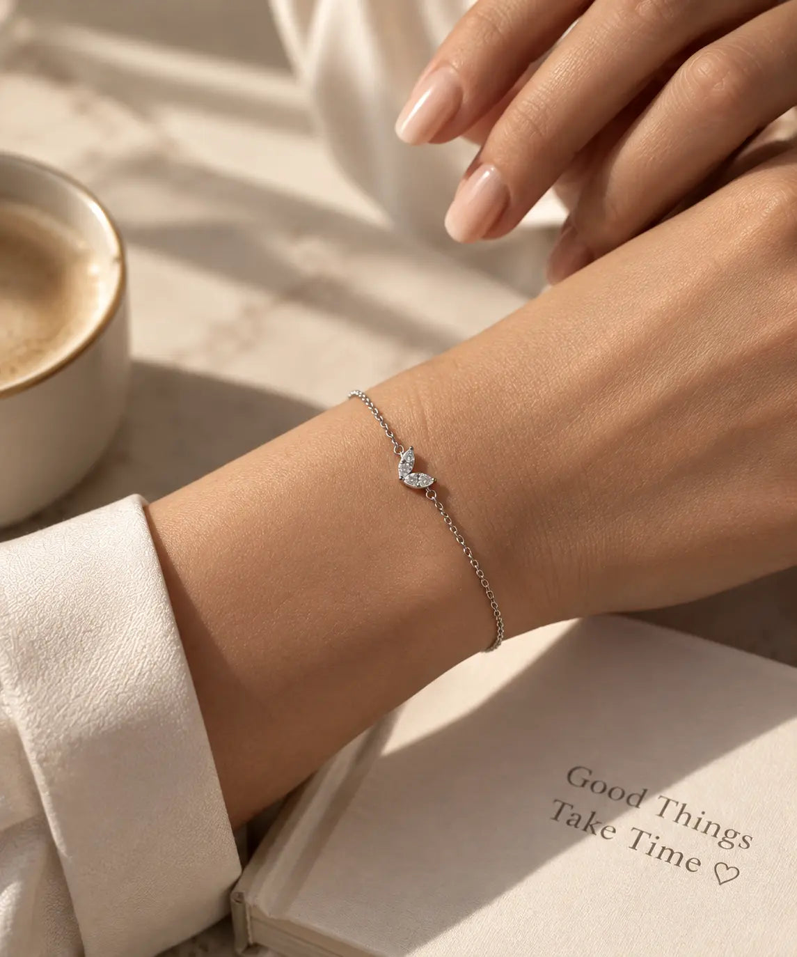 Marquise Stone Armband 925 Sterling Silber – Elegantes Gliederarmband mit zwei funkelnden Zirkonia im Marquise-Schliff Suzan Gold