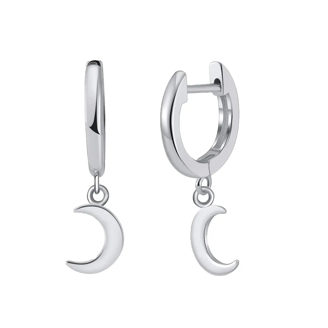 Moonlite Huggies-Creolen aus 925 Silber, kleine Creolen mit Mond-Anhänger für Damen, minimalistischer eleganter Schmuck.
