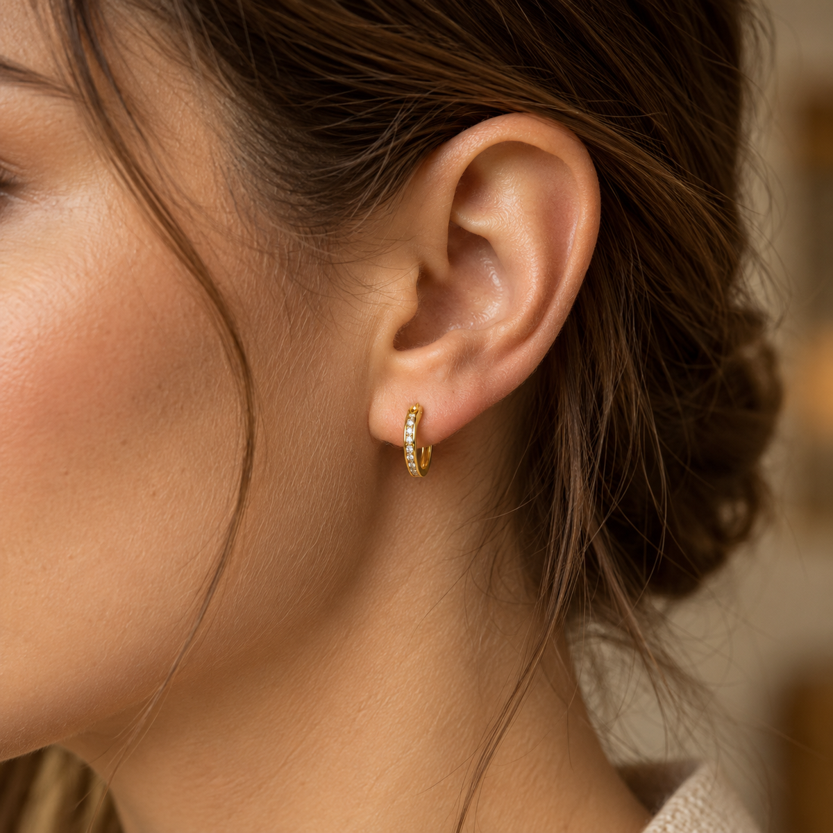 Channel Sparkle Hoop – Creolen mit Zirkonia in Kanalfassung aus 750 Gold