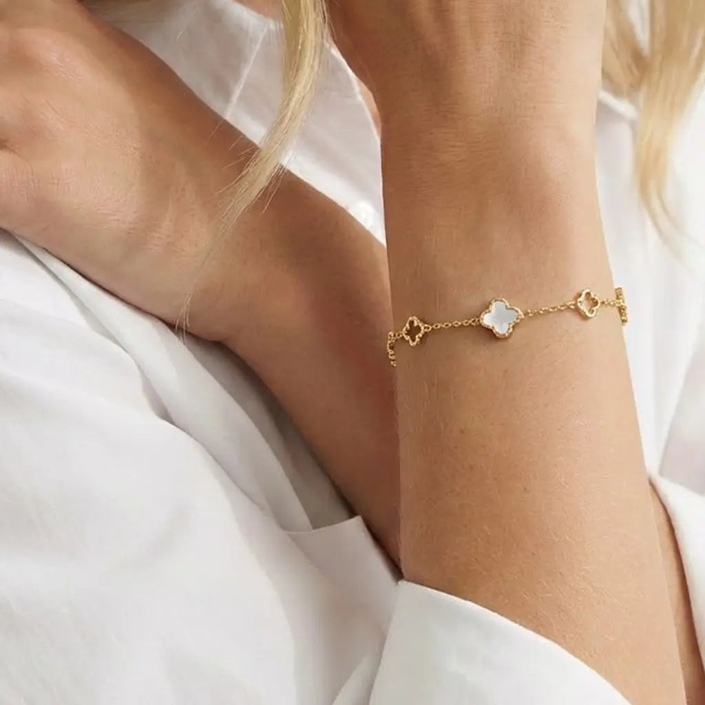 Luckra – Armband mit Perlmutt-Kleeblättern aus 925 Silber Suzan Gold