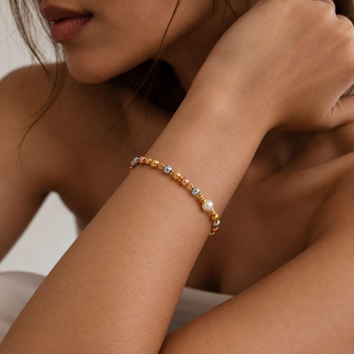 Tricolor Pearl – Armband mit diamantierten Kugeln in drei Goldfarben und Perle aus 585 Gold