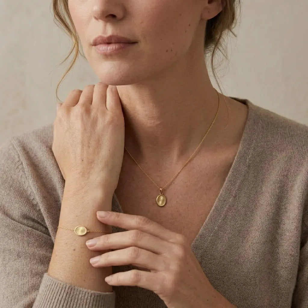Crucelle Sun Circle Set – 375 Echtgold Schmuckset mit Sonnenkreis Halskette & Armband - Suzan Gold