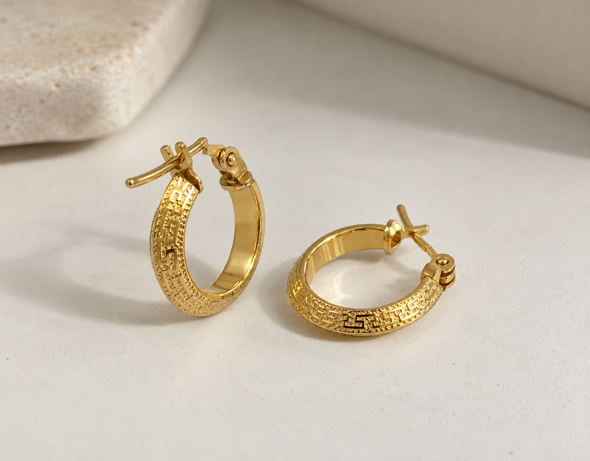 Greek Key Hoop Classic – Creolen mit Mäander-Muster aus 750 Gold