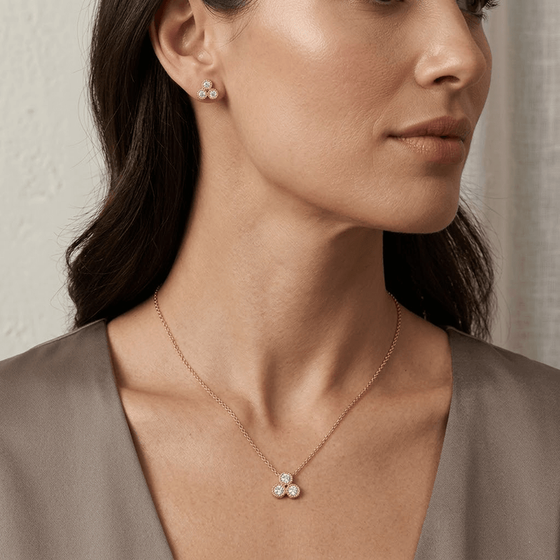 Schmuck im Büro: Die besten Styling-Tipps für einen eleganten Office-Look