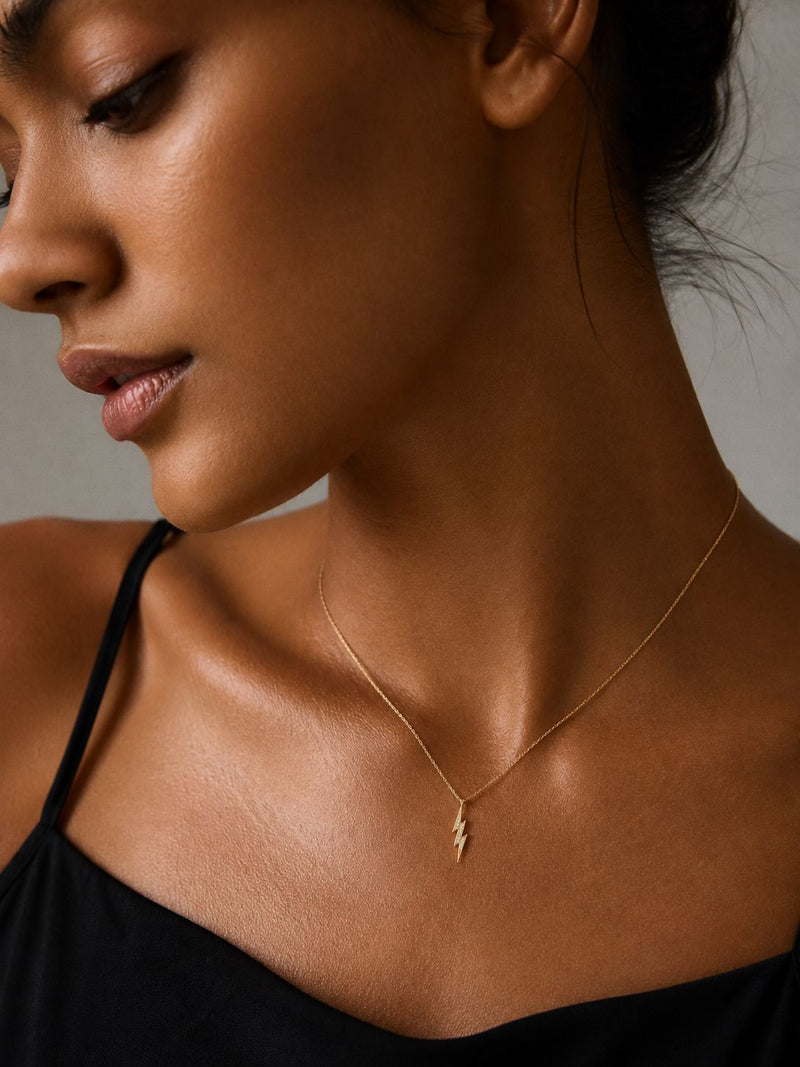 Wie Schmuck dein Selbstbewusstsein stärkt – Mehr als nur ein Accessoire