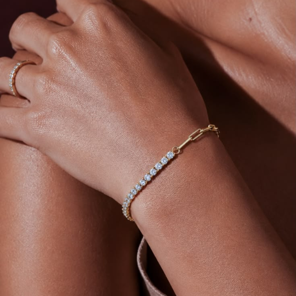 Tennisarmband Guide: Worauf du beim Kauf achten solltest