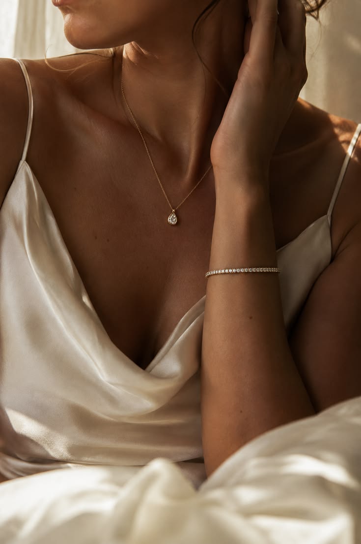 Parisian Chic Schmuck: So gelingt der zeitlose französische Stil