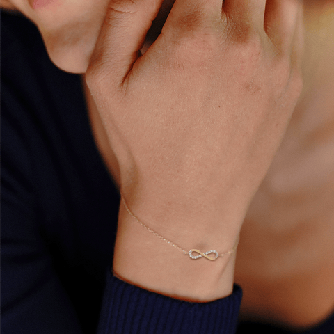 Infinity Glow – 375er Goldarmband mit Zirkonia &amp; Unendlichkeitsanhänger