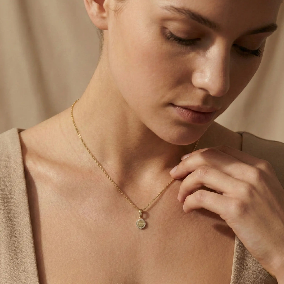 Circluna Bar – 375 Echtgold Halskette mit Zirkonia Kreisanhänger - Suzan GoldHalskette