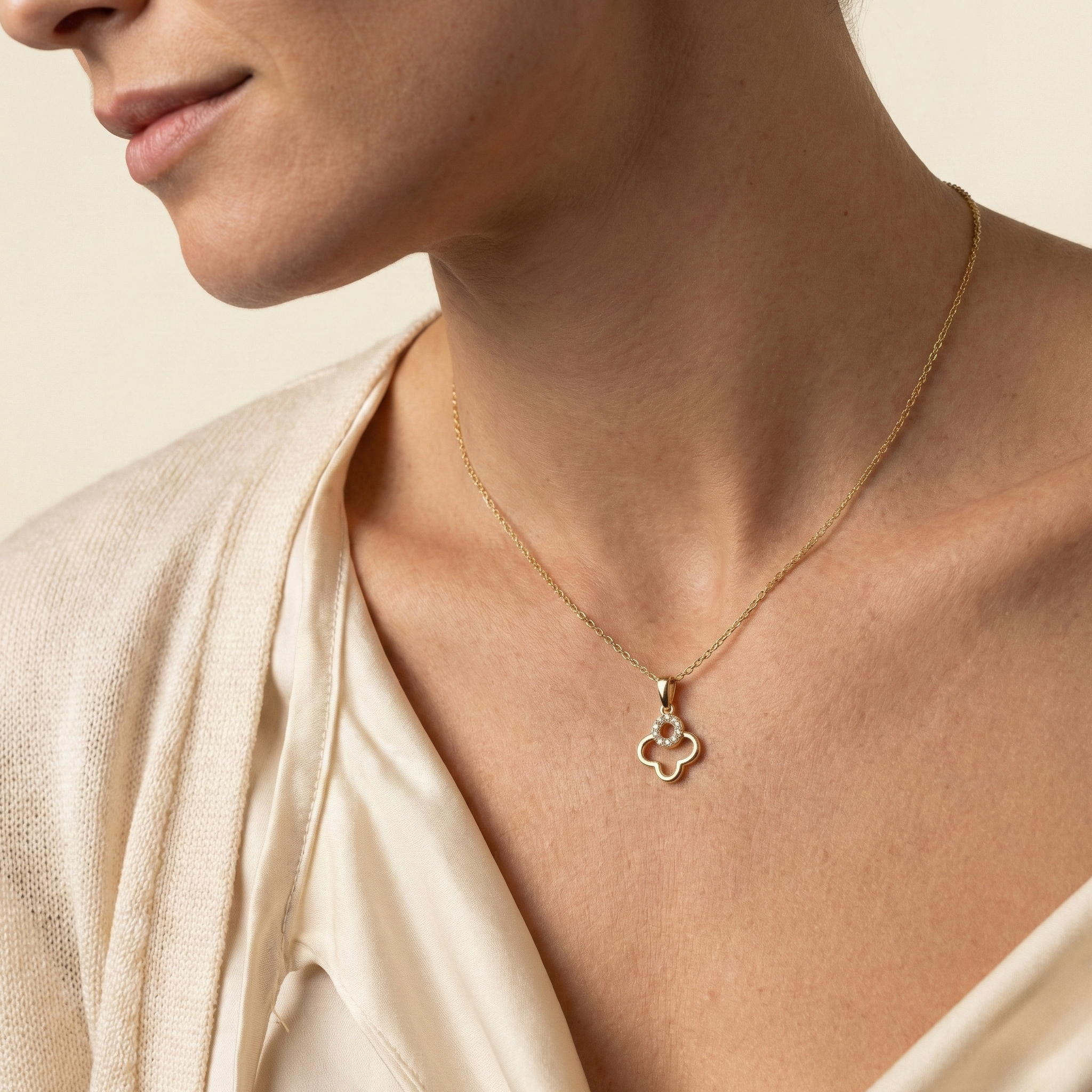 TréviaGlow – 375 Echtgold Kette mit Kleeblatt-Anhänger