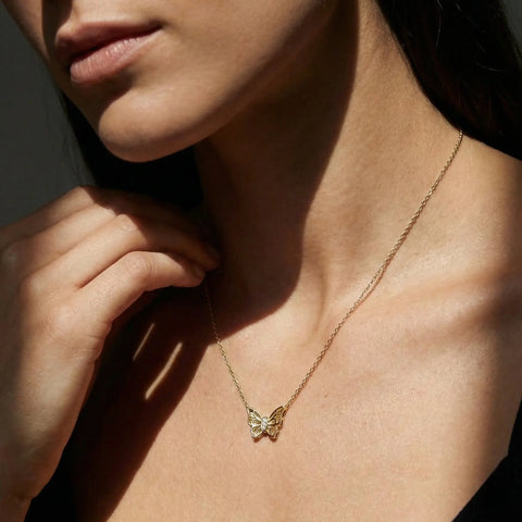 Auréline Flutter – 375 Echtgold Halskette mit Schmetterlingsanhänger und Zirkonia - Suzan GoldHalskette