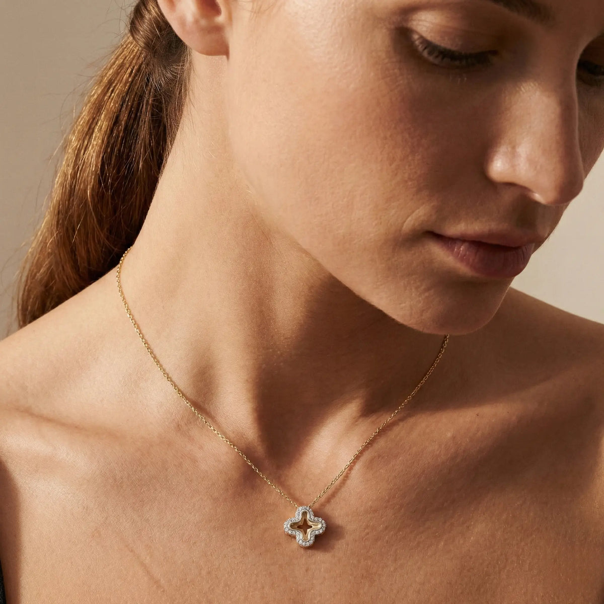 Veloria Clover – 375 Echtgold Halskette mit Kleeblatt Zirkonia Anhänger - Suzan GoldHalskette