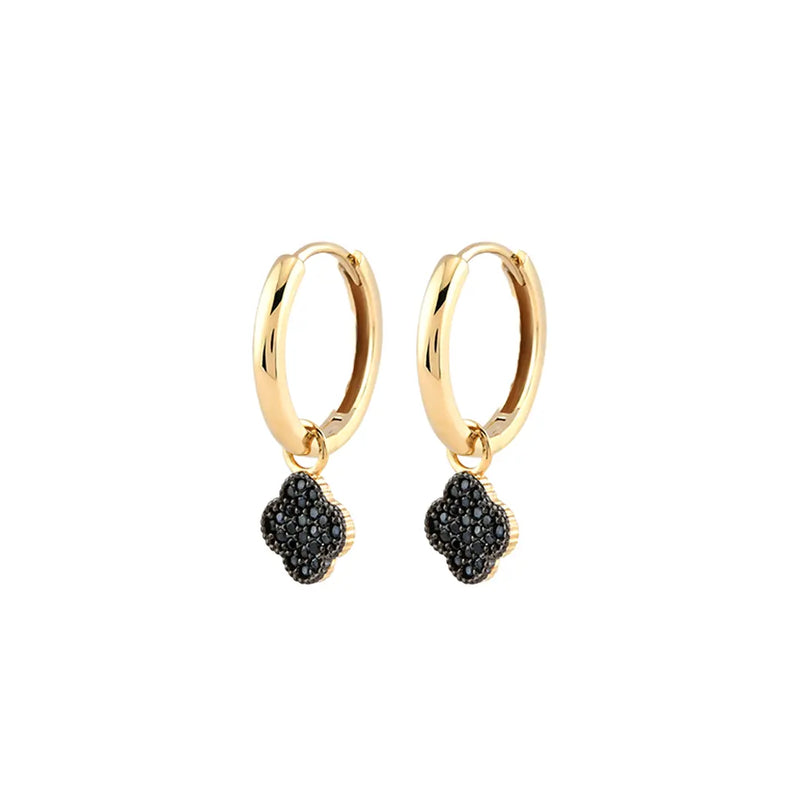 Noirleaf Huggies-Creolen aus 375 Gelbgold mit schwarzen Zirkonia, kleine Creolen mit Kleeblatt-Anhänger für Damen, eleganter moderner Schmuck.