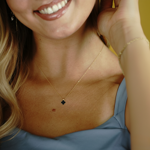 Noirleaf – 375er Echtgoldkette mit schwarzem Kleeblatt-Anhänger